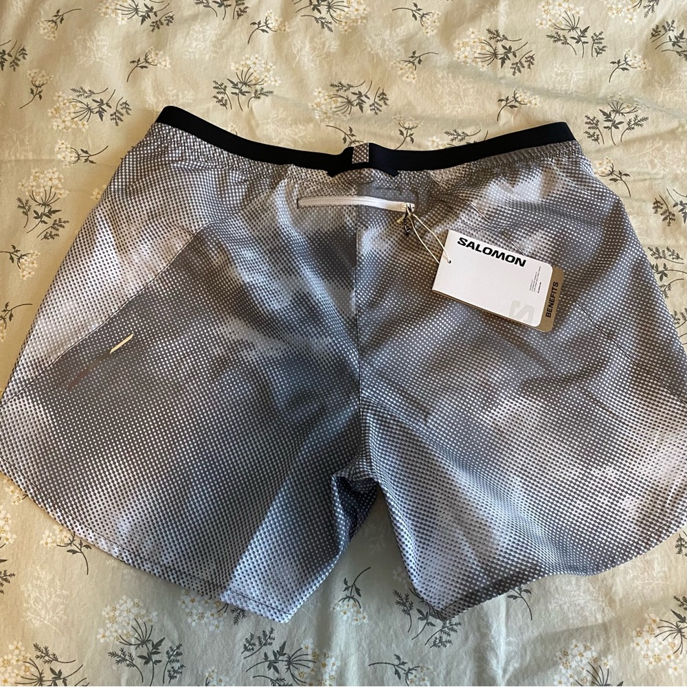 SOLD Salomon cross 5” shorts